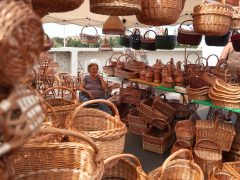 Szeged, óriásbáb, gólyalábas, felvonulás, Hídivásár, kézművesek, Belvárosi híd, Híd utca, Oskola utca