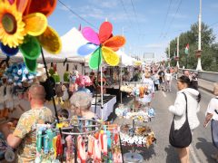 Szeged, óriásbáb, gólyalábas, felvonulás, Hídivásár, kézművesek, Belvárosi híd, Híd utca, Oskola utca