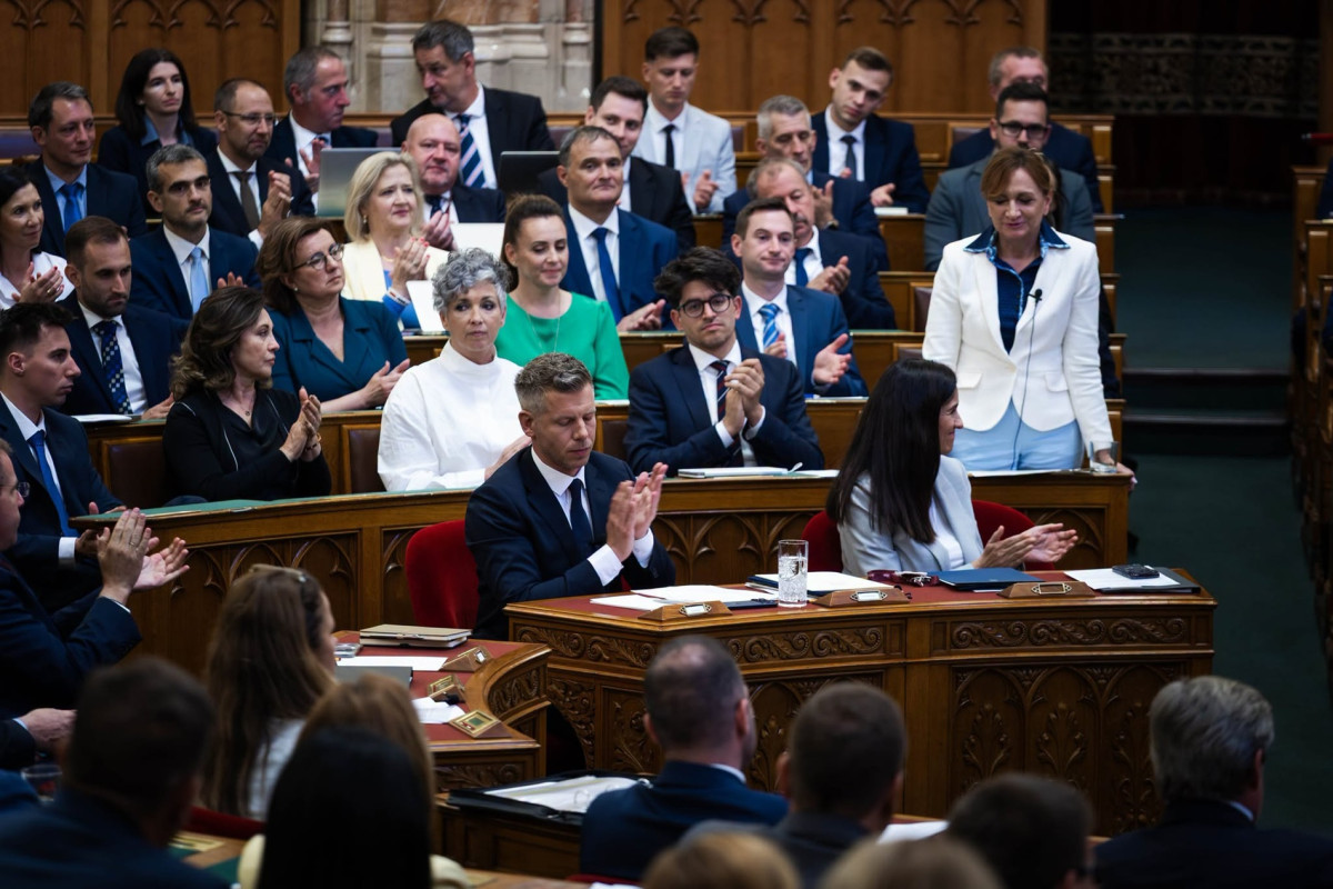 Országgyűlés. Tisza Párt. Képviselők. Fotó: Tisza Párt hivatalos FB