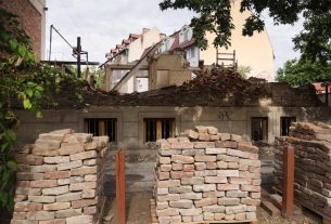 Szeged, társasház, épít, építkezés, beruházás, ingatlan, lakás, bontás, Csongrádi sgt.