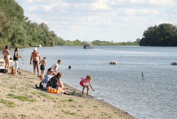 Szeged, strandszezon, strand, Lapos, szabadstrand, fürdés, napozás, nyár, meleg, Tisza, Tisza part, folyó