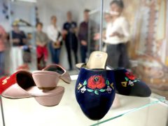 Szeged, Szegedi Papucsért Alapítvány, Szegedi Papucs Napja, Dóm Látogatóközpont, szegedi papucs, Attalai Zita, kiállítás