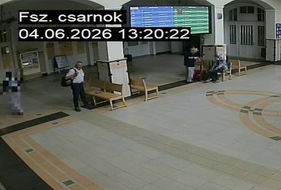 Pénztárcát lopott a szegedi vasútállomásról a képen látható férfi