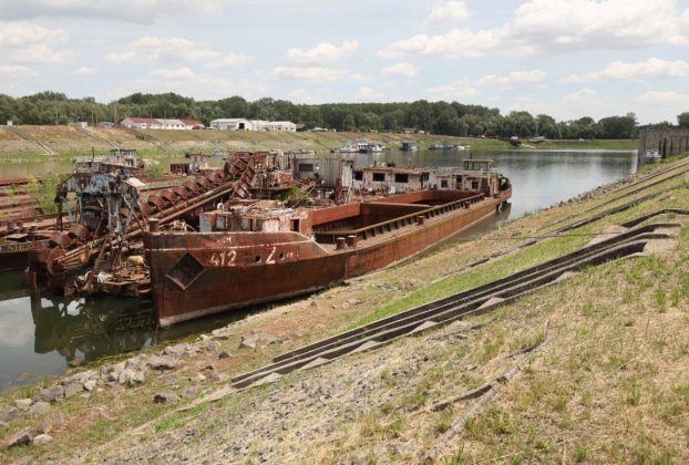 Szeged, uszályok, medencés kikötő, téli kikötő, vasút, Tisza, folyó, hajó forgalom, BYD, beruházás
