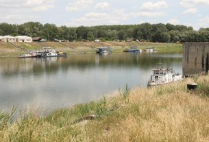 Szeged, uszályok, medencés kikötő, téli kikötő, vasút, Tisza, folyó, hajó forgalom, BYD, beruházás