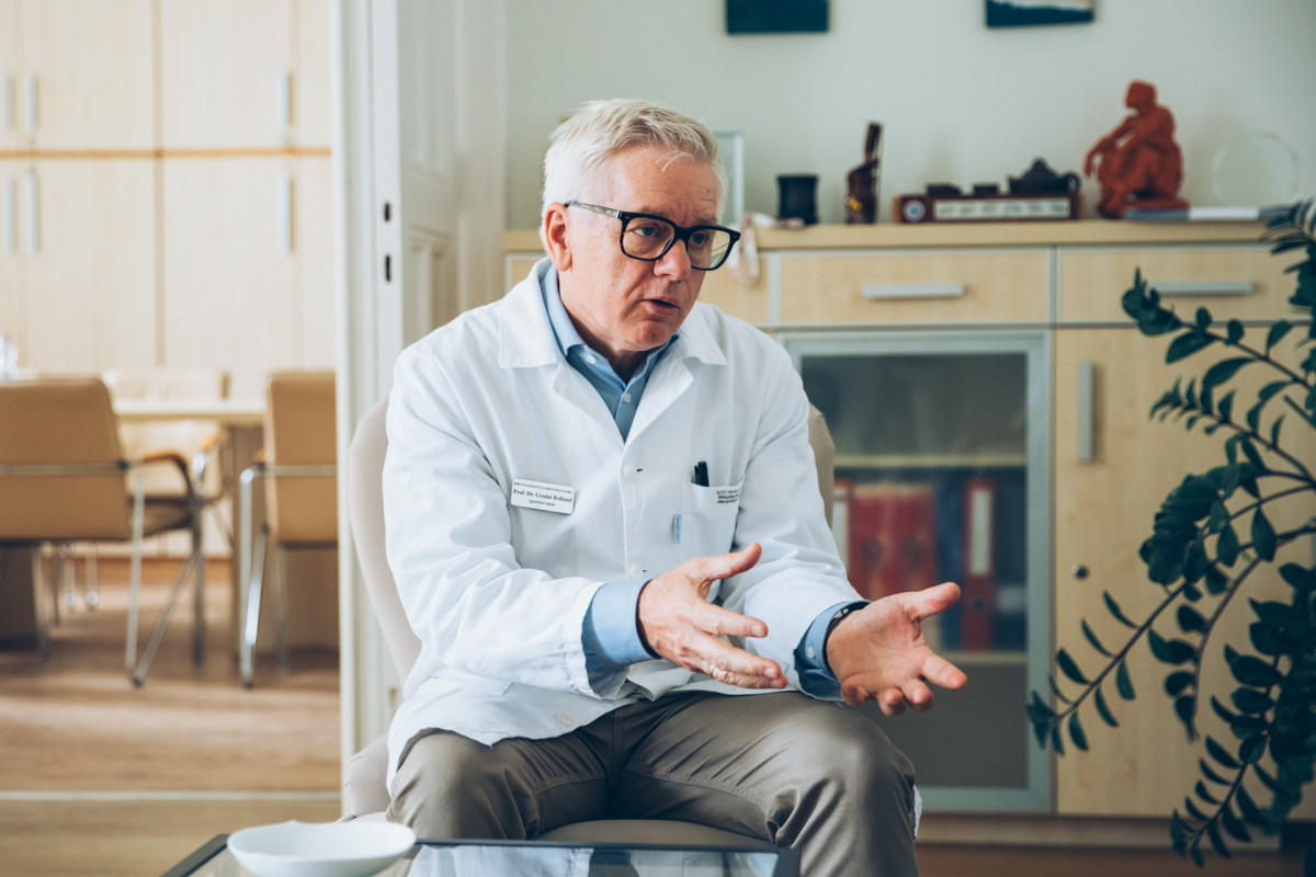 Prof. Dr. Gyulai Rolland tanszékvezető egyetemi tanár, az SZTE Bőrgyógyászati és Allergológiai Klinika igazgatója. Fotó: Miskolci Dávid.