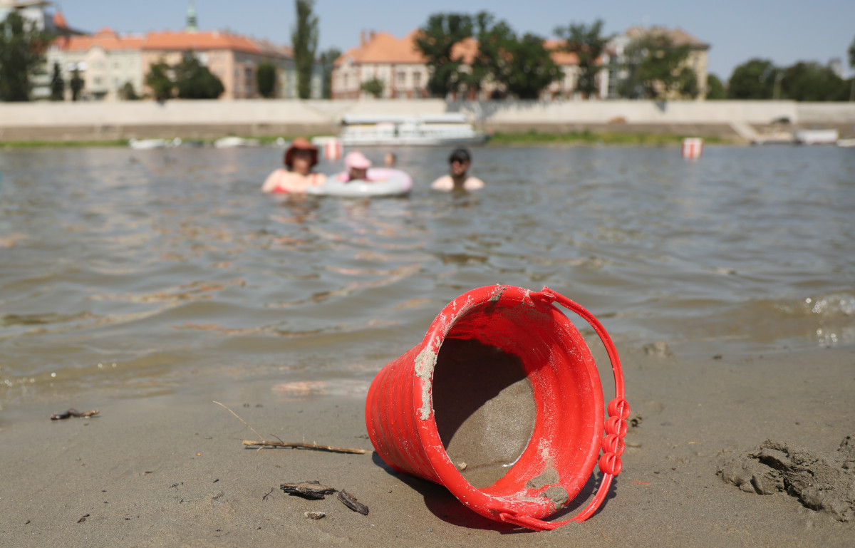 Szeged, hőségriadó, nyár, kánikula, meleg, hőség, napsütés, időjárás, fürdőzés, napozás, strand, szabadstrand, Lapos, Tisza, vízimentő
