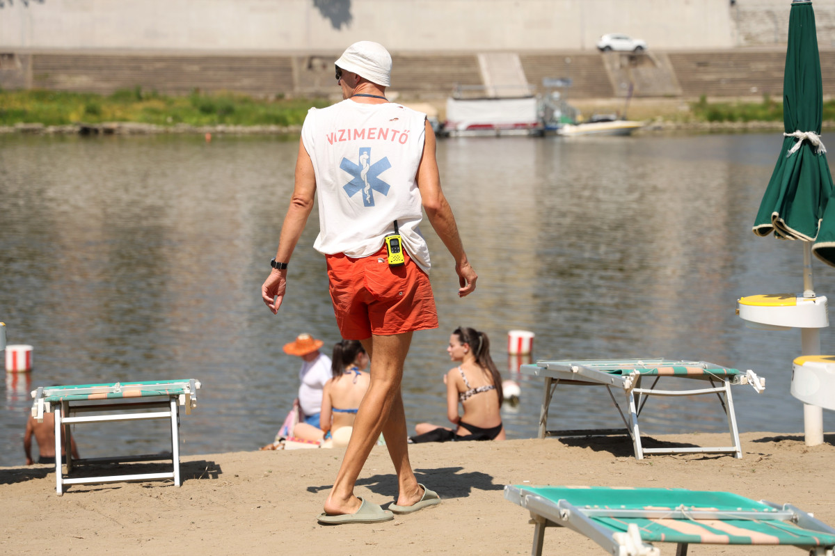 Szeged, hőségriadó, nyár, kánikula, meleg, hőség, napsütés, időjárás, fürdőzés, napozás, strand, szabadstrand, Lapos, Tisza, vízimentő