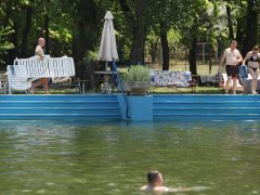Szeged, hőségriadó, nyár, kánikula, meleg, hőség, napsütés, időjárás, Sziki, Sziksósfürdő, strand, fürdőzés, medence, lángos