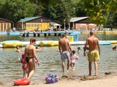 Szeged, hőségriadó, nyár, kánikula, meleg, hőség, napsütés, időjárás, Sziki, Sziksósfürdő, strand, fürdőzés, medence, lángos