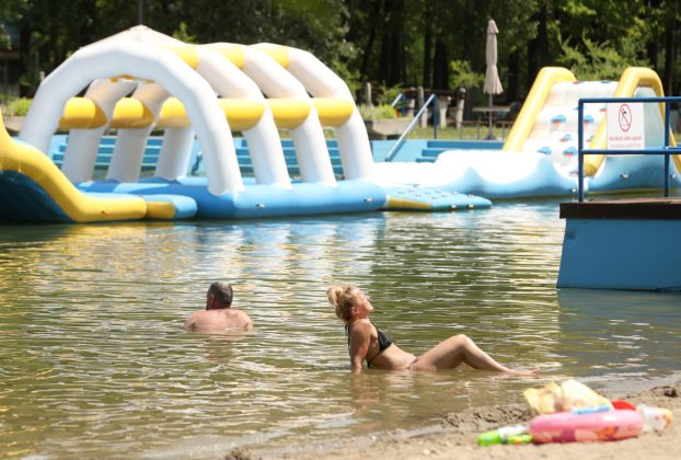 Szeged, hőségriadó, nyár, kánikula, meleg, hőség, napsütés, időjárás, Sziki, Sziksósfürdő, strand, fürdőzés, medence, lángos
