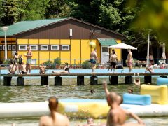 Szeged, hőségriadó, nyár, kánikula, meleg, hőség, napsütés, időjárás, Sziki, Sziksósfürdő, strand, fürdőzés, medence, lángos