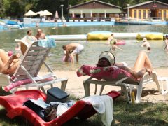 Szeged, hőségriadó, nyár, kánikula, meleg, hőség, napsütés, időjárás, Sziki, Sziksósfürdő, strand, fürdőzés, medence, lángos