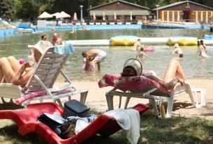 Szeged, hőségriadó, nyár, kánikula, meleg, hőség, napsütés, időjárás, Sziki, Sziksósfürdő, strand, fürdőzés, medence, lángos