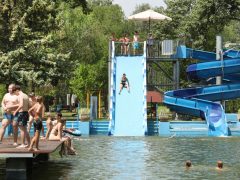 Szeged, hőségriadó, nyár, kánikula, meleg, hőség, napsütés, időjárás, Sziki, Sziksósfürdő, strand, fürdőzés, medence, lángos