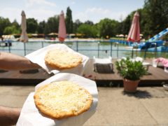 Szeged, hőségriadó, nyár, kánikula, meleg, hőség, napsütés, időjárás, Sziki, Sziksósfürdő, strand, fürdőzés, medence, lángos