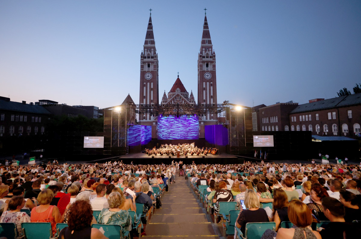 Szeged, Ajándékkoncert, Szegedi Szabadtéri Játékok, Dóm tér, koncert, Szegedi Szimfónikusok, kultura