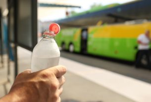 Szeged, nyár, kánikula, meleg, hőség, hőségriadó, Mars téri buszpályaudvar, buszpályaudvar, ivóvíz, víz, ivóvíz osztás