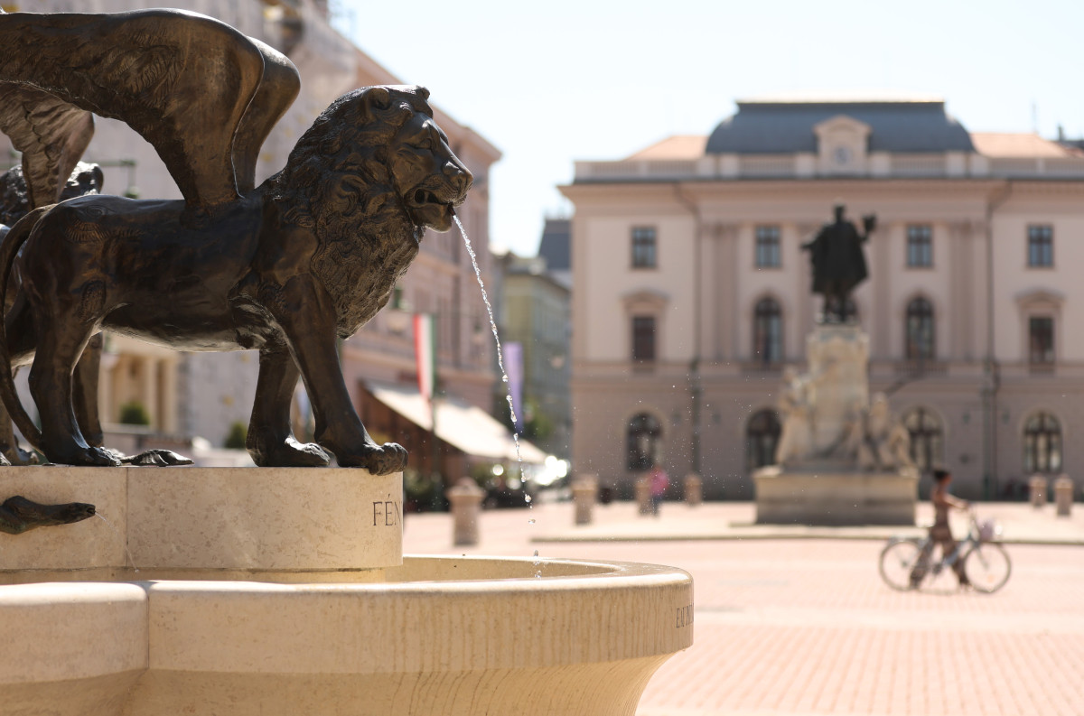 Szeged, nyár, kánikula, meleg, hőség, hőségriadó, belváros, ivókút, kút, víz, ivóvíz