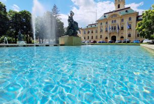 Szeged, hőség, hőségriadó, nyár, meleg, kánikula, víz, városháza, szökőkút