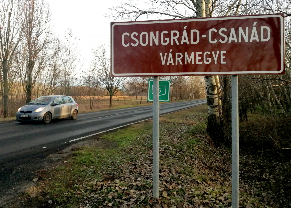 Vármegye. Megye. Tábla. Fotó: Frank Yvette