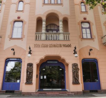 Szentes, Tóth József színház, színház, vígadó