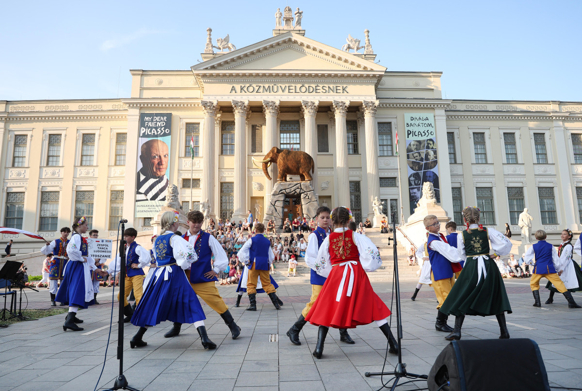 Szeged, Európai népek fesztiválja, tánc, néptánc, kultura, Móra park