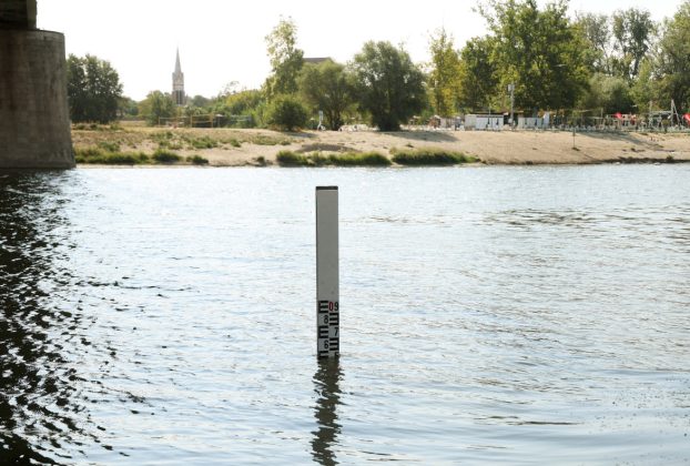 Szeged, alacsony vízállás, Tisza, aszály, nyár, meleg, kánikula, időjárás, kiegészítő vízmérce, folyó