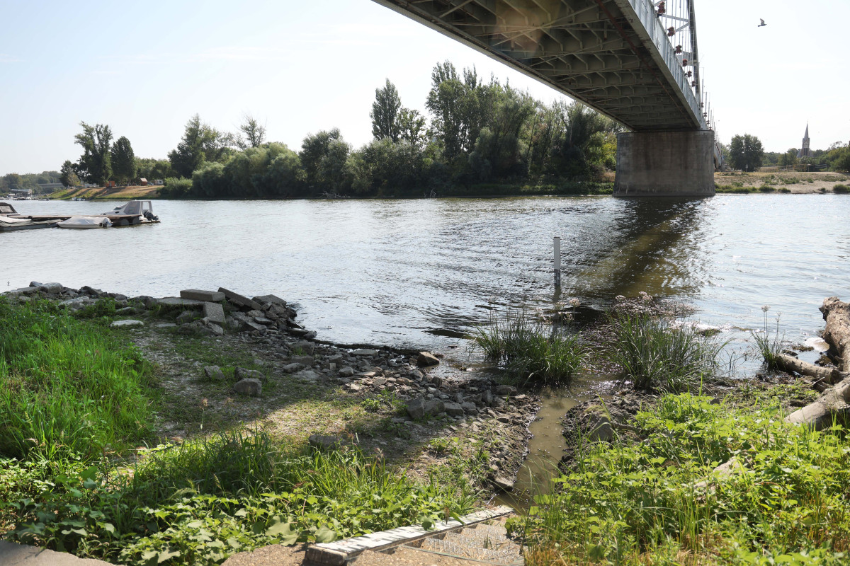 Szeged, alacsony vízállás, Tisza, aszály, nyár, meleg, kánikula, időjárás, kiegészítő vízmérce, folyó
