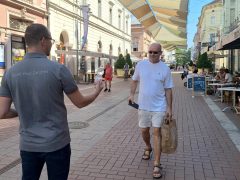 Szeged, BYD, munkatársak, vizet osztanak, vízosztás, nyár, meleg, hőség, kánikula, Kárász utca