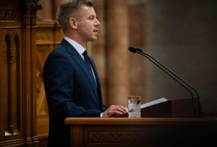 Magyar Péter. Parlament. Országgyűlés. Fotó: Tisza Párt hivatalos FB