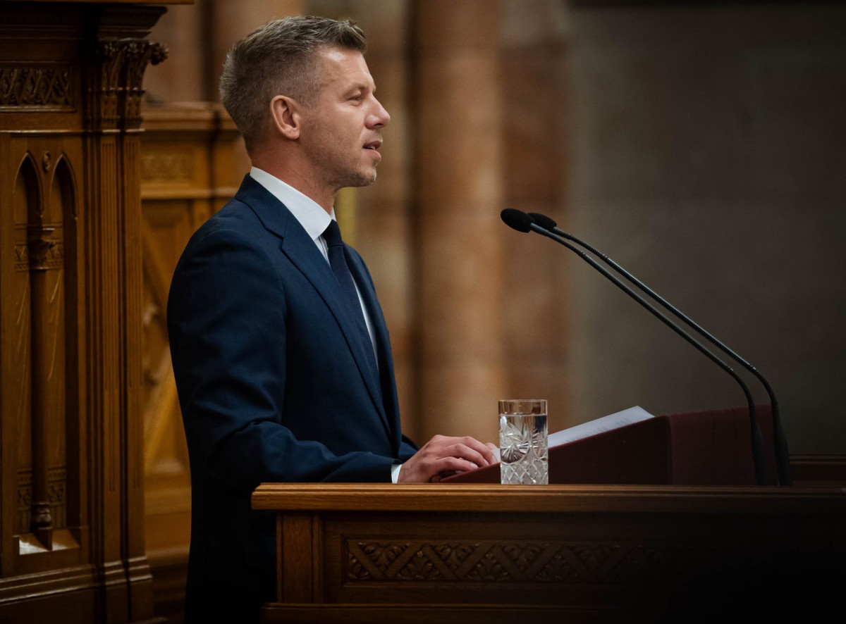 Magyar Péter. Parlament. Országgyűlés. Fotó: Tisza Párt hivatalos FB