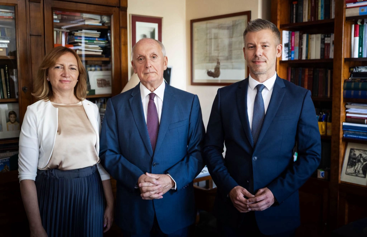 Baka András. Bujdosó Andrea. Magyar Péter. Köztársasági elnök. Fotó: Tisza Párt hivataos FB