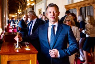 Megkezdődött a titkos szavazás Magyarország új köztársasági elnökéről. Magyar Péter. Köztársasági elnök. Fotó: Magyar Péter hivatalos FB