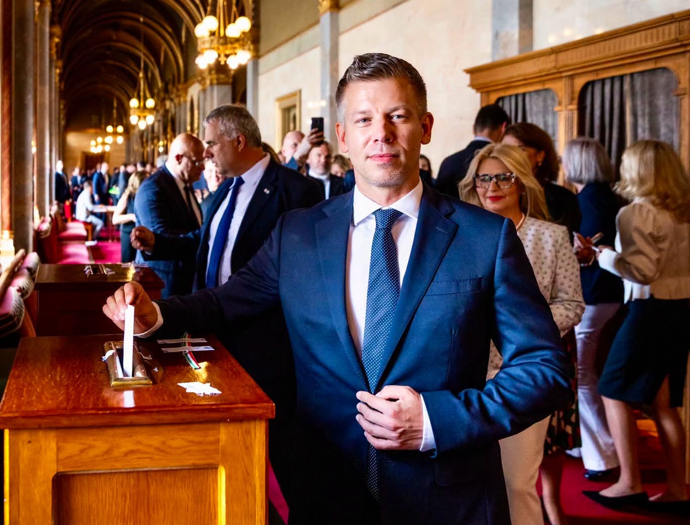 Megkezdődött a titkos szavazás Magyarország új köztársasági elnökéről. Magyar Péter. Köztársasági elnök. Fotó: Magyar Péter hivatalos FB