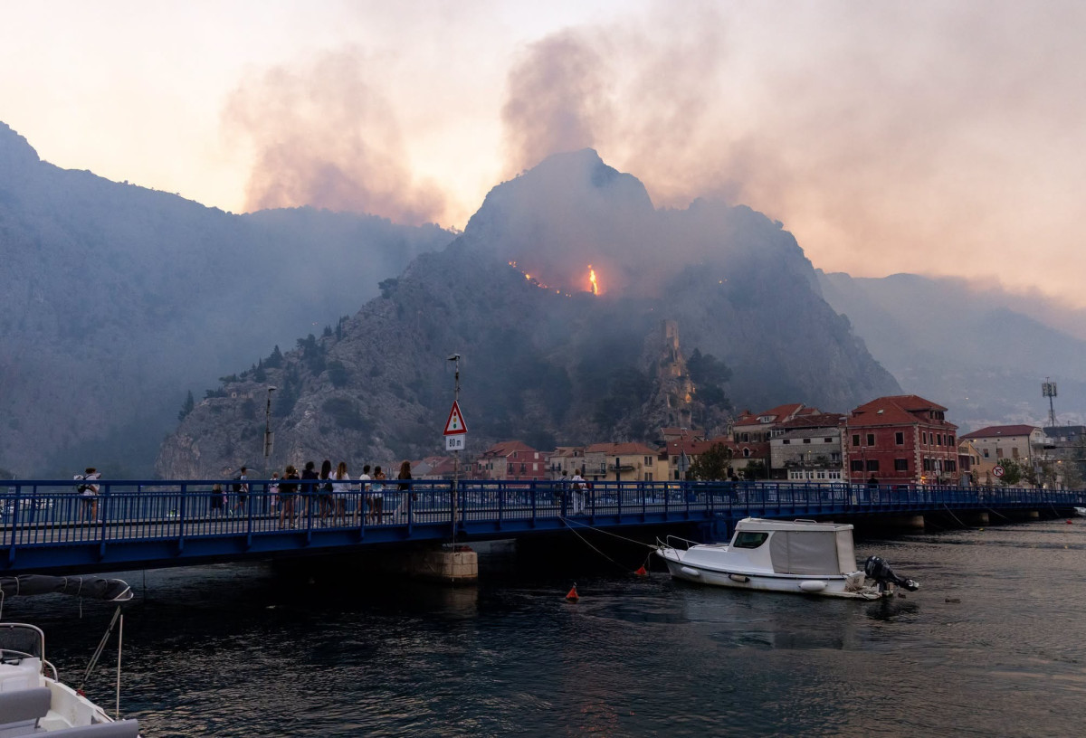 Omiš. Horvátország. Erdőtűz. Fotó: Hrvatska demokratska zajednica hivatalos FB