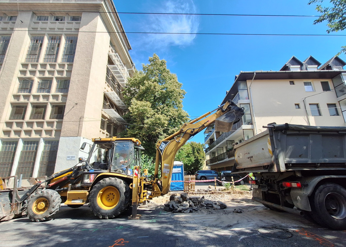 Szeged, felújítás, Bakay Nándor utca, úttest