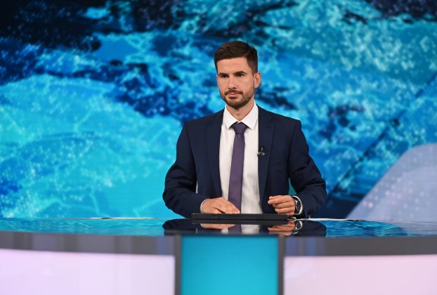 A Szeged Televízió egykori műsorvezetőjével indult az M1 megújult Híradója. Fotó: Közmédia hivatalos FB