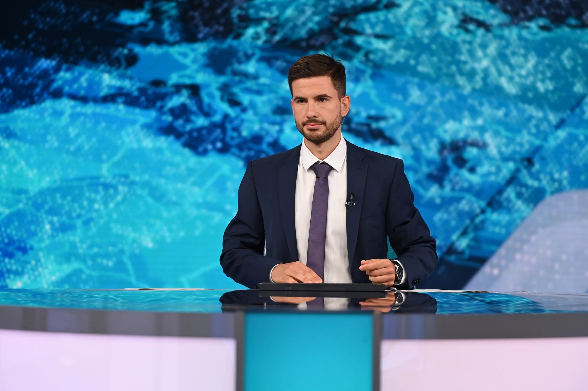 A Szeged Televízió egykori műsorvezetőjével indult az M1 megújult Híradója. Fotó: Közmédia hivatalos FB