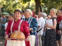 Szeged, augusztus 20., díszünnepség, koszorúzás, Széchenyi tér, ország tortája