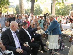 Szeged, augusztus 20., díszünnepség, koszorúzás, Széchenyi tér, ország tortája