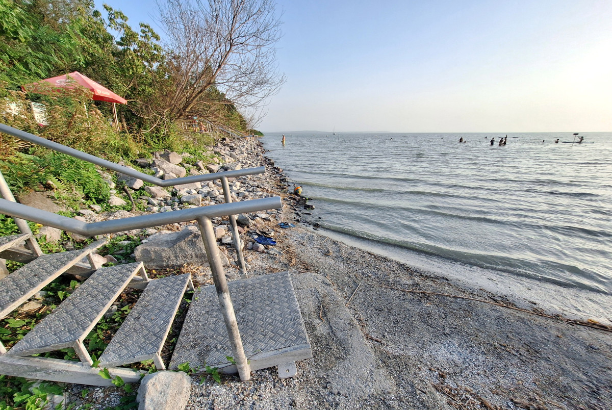 Balaton, nyár, aszály, szárazság, időjárás, alacsony vízállás, Sajkod, strand