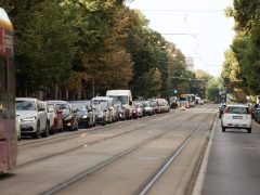 Szeged, szeptember, tanév, iskola, gyerekek, diákok, kerékpár, roller, autó, forgalom, Juhász Gyula iskola, rendőr