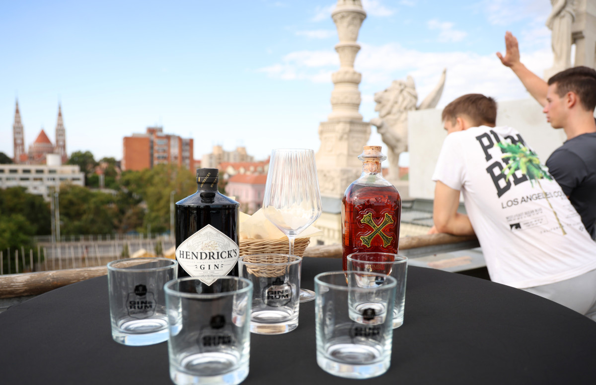 Szeged, Gin és Rum Gasztro Fesztivál, sajtótájékoztató, Móra Ferenc Múzeum tetőterasz, Móra park