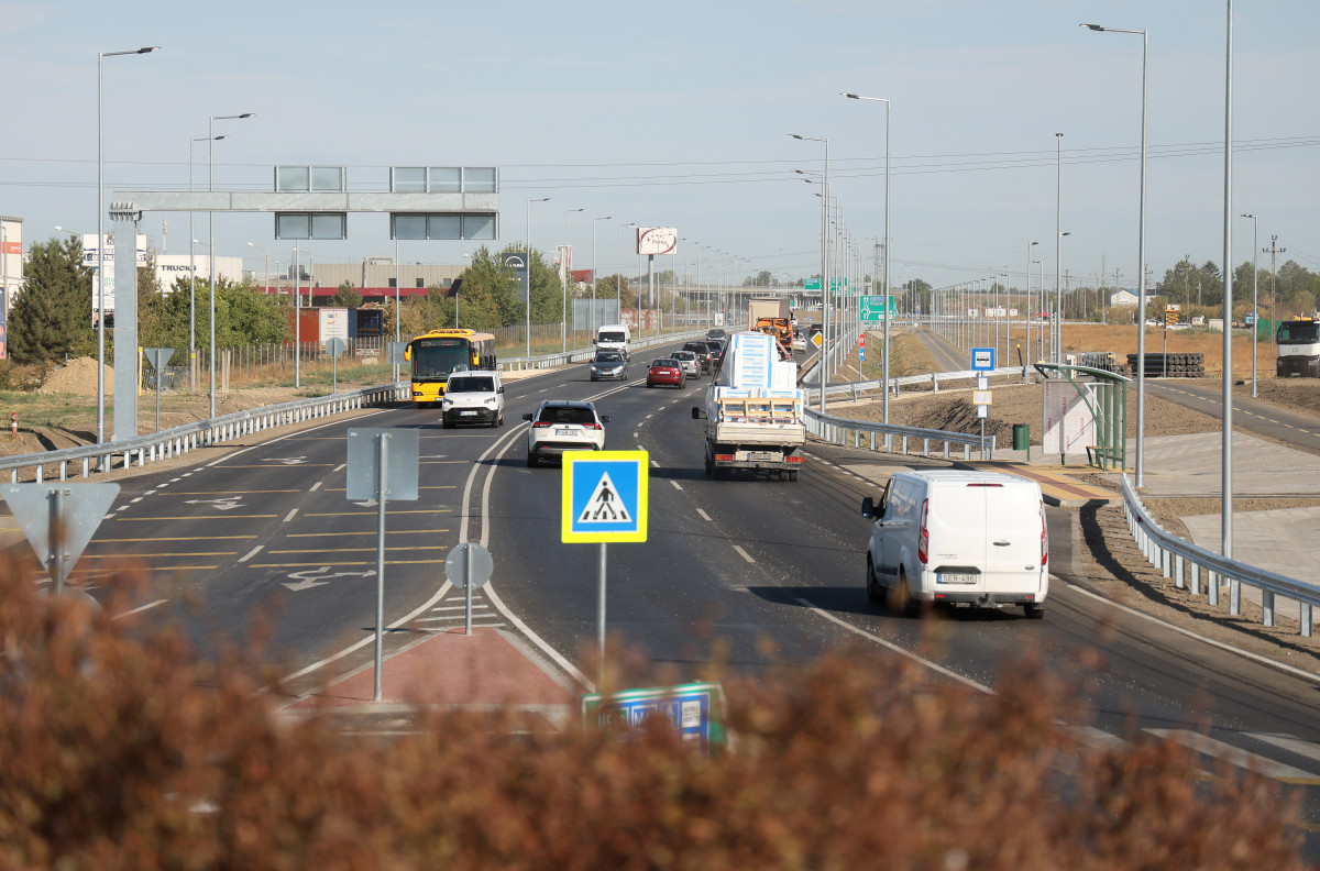Szeged, elkészült, 5-ös út, bővítés, út, közlekedés, 2x2 sáv