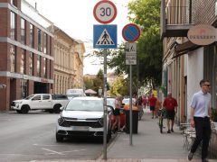 Szeged, parkolás, belváros, szabálytalan parkolás, büntetés, Somogyi utca