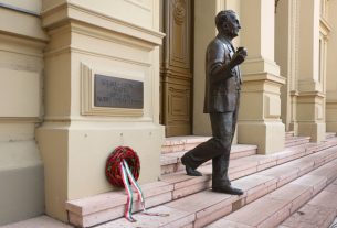 Szeged, Szent-Györgyi Albert, évforduló, Szegedi Tudományegyetem, SZTE, egyetem, megemlékezés, Rektori Hivatal, szobor