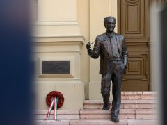 Szeged, Szent-Györgyi Albert, évforduló, Szegedi Tudományegyetem, SZTE, egyetem, megemlékezés, Rektori Hivatal, szobor