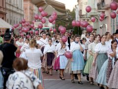 Szeged, szüreti felvonulás, megnyitó, Bor tér, Dóm tér, bor, borászat, fesztivál