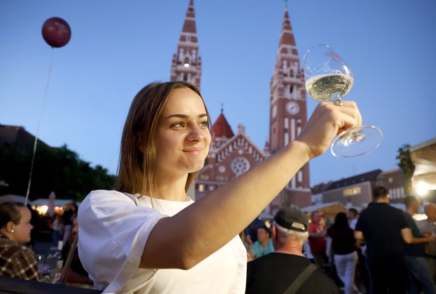Szeged, szüreti felvonulás, megnyitó, Bor tér, Dóm tér, bor, borászat, fesztivál